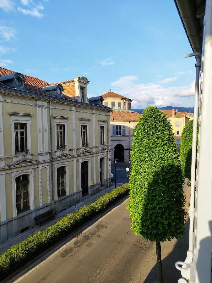 Chaleureuse Maison De Ville A Cote De La Mairie Ronde Ambert 0*,  France