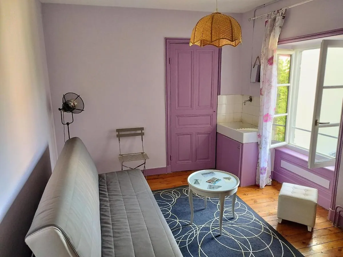 Chaleureuse Maison De Ville A Cote De La Mairie Ronde Ambert 0*,