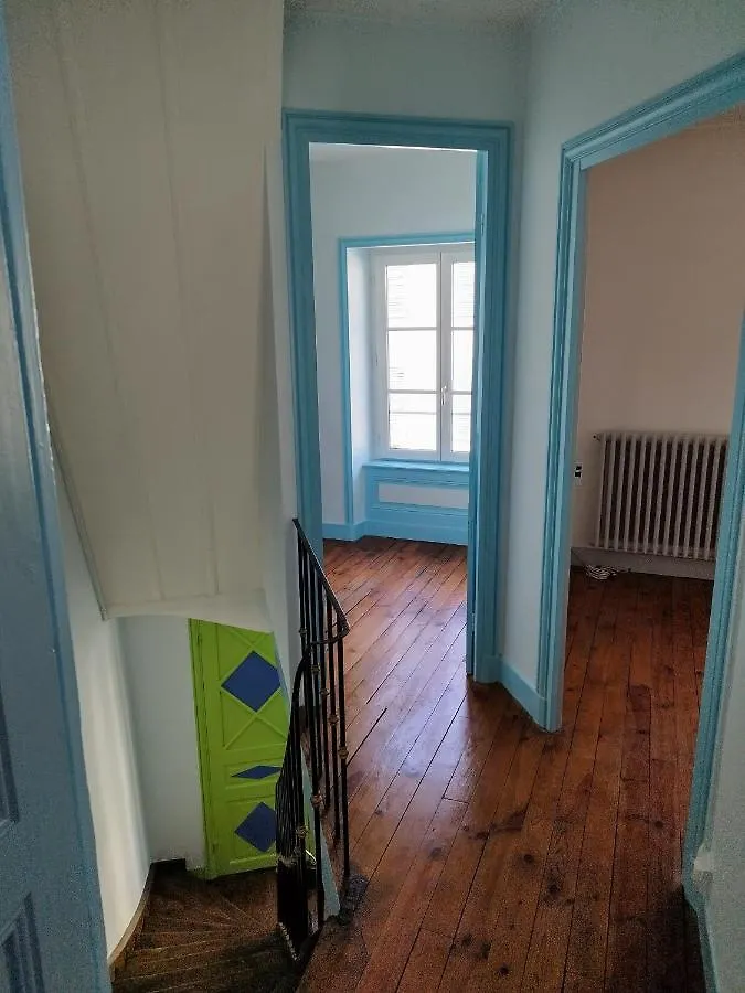 Chaleureuse Maison De Ville A Cote De La Mairie Ronde Ambert Holiday home