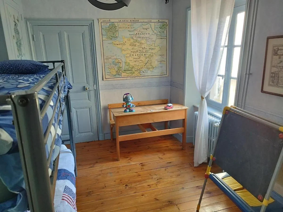 Chaleureuse Maison De Ville A Cote De La Mairie Ronde Ambert Holiday home