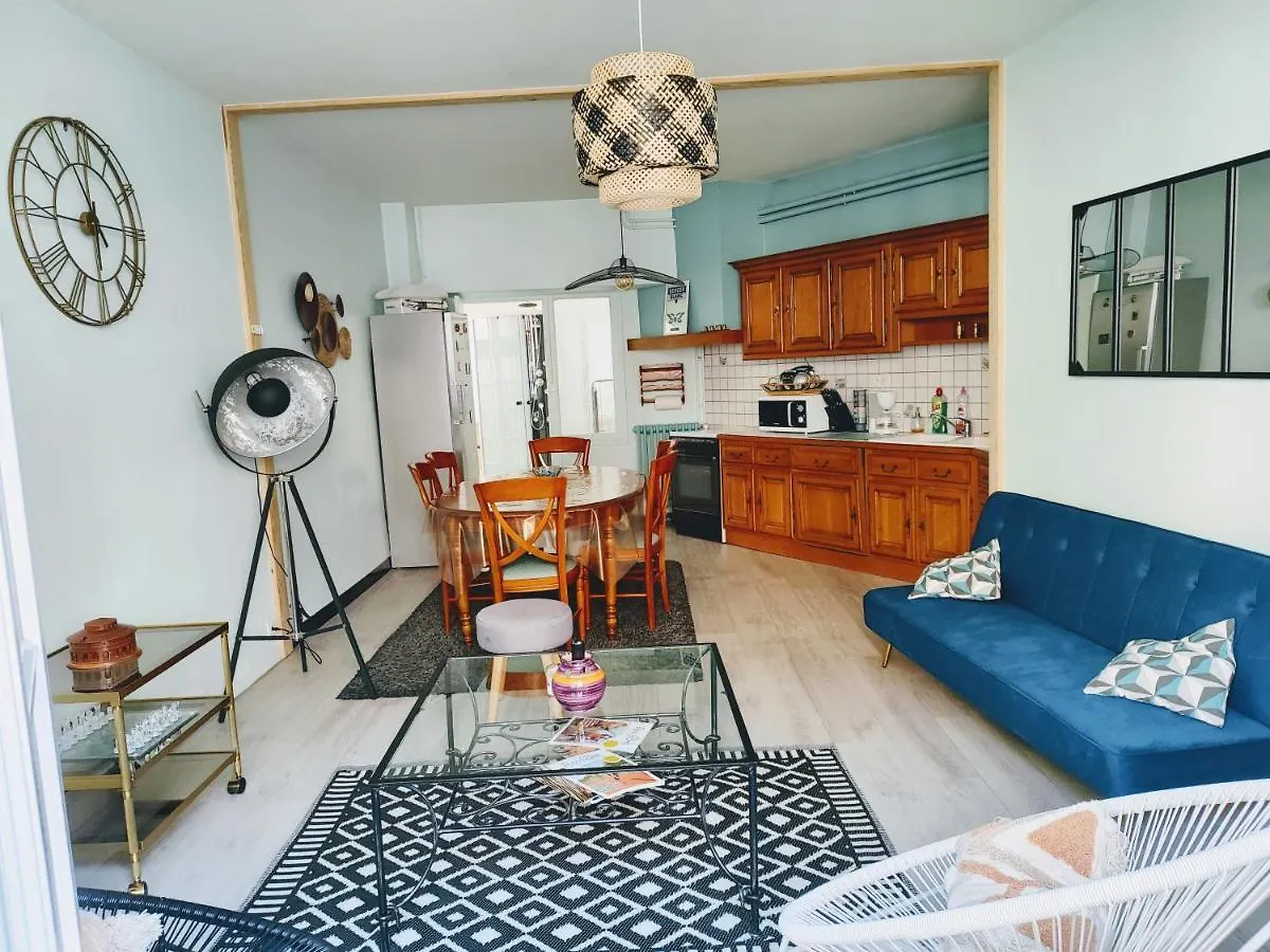 Дом отдыха Chaleureuse Maison De Ville A Cote De La Mairie Ronde Амбер